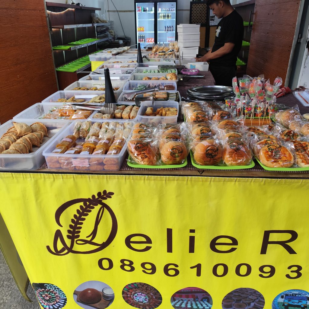 Aneka kue basah Delie Rasa