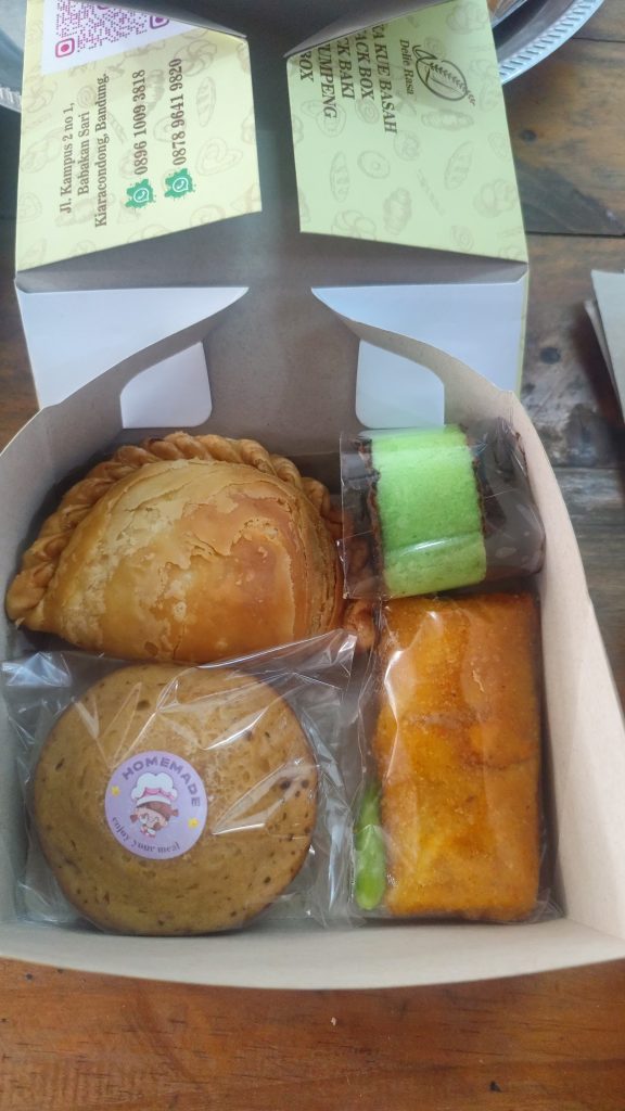 aneka kue basah bandung - delie rasa kue